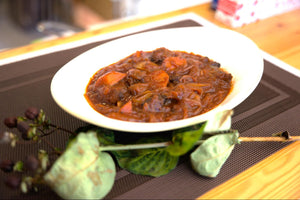 鹿肉のブルーベリー煮込みのレシピをご紹介！（カタ・スジ）