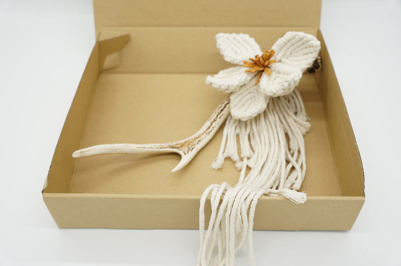 ギフトにも！】鹿角マクラメタペストリー花【raviliss】 – MOMIJI